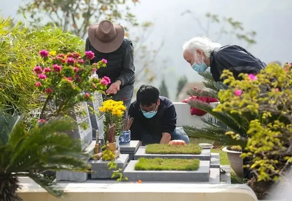 Những điều cần lưu ý khi đi viếng mộ ngày Tết